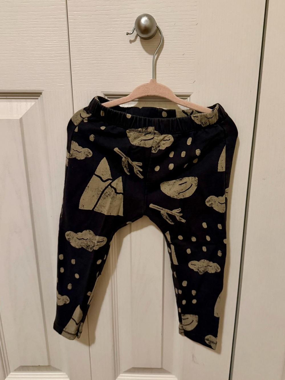 Zara Black Leggings with Beige Mountain & Cloud Print